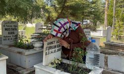 Anneler Günü’nde Hüzünlü Ziyaretler: Evlatlar ve Anneler Mezarlıkta Buluştu