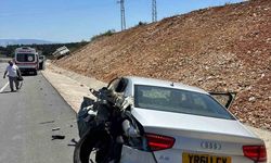 Bilecik'te Trafik Kazası: Kamyon Park Halindeki Otomobile Çarptı, 1 Yaralı