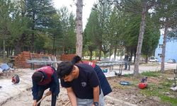 Öğrenciler atölyelerini genişletmek için çalışıyor