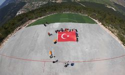 Özel bireylerden paraşütle eğlenceli uçuş deneyimi