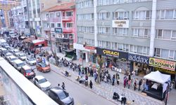 Afyon’da görülmemiş izdiham: Caddeler doldu taştı, insanlar onu görmek için sıraya girdi!