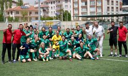 Afyon'da Kadın Futbolu Yükselişte: Yüntaş Anadolugücü Amasis'i 4-0 Mağlup Etti