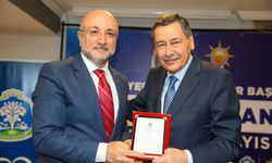 Afyon’da Melih Gökçek’e Plaketli Teşekkür: “Belediyecilikte Bir Ekol”