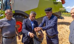 CHP Genel Başkanı Özgür Özel Buğday Tarlasına Girdi: Biçerdöver Kullandı
