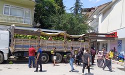 Afyon’da vatandaşlara 20 ton karpuz dağıtıldı: Sandıklı’da ilk!