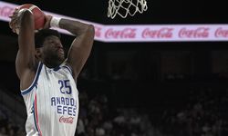 Anadolu Efes, ABD'li basketbolcu Daniel Oturu ile sözleşme sonlandırdı