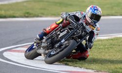 Ay-yıldızlı motosikletçi Toprak Razgatlıoğlu, İngiltere'de birinci yarışta galip geldi