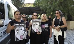 İzmir'de eski eşi tarafından bıçaklanarak öldürülen kadının cenazesi toprağa verildi