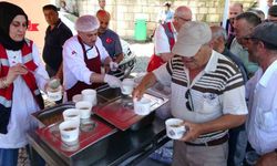 Asırlık Gelenek Sürüyor: Vakıflar Bölge Müdürlüğü’nden Aşure İkramı