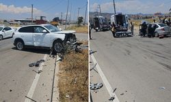 Afyon’da TOGG ile otomobil çarpıştı: Ortalık karıştı, yaralılar var!
