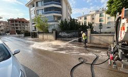 Afyon Postası yazdı belediye harekete geçti: O sokak baştan sona köpüklü suyla yıkandı!