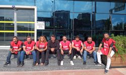 İzmir Karabağlar'da belediye çalışanları alacaklarının ödenmemesi gerekçesiyle eylem gerçekleştirdi