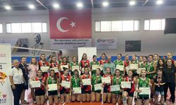 ANALİG Voleybol’da Kız Takımı Türkiye Finallerinde