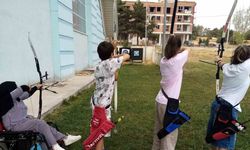 Bilecik’te Yaz Okullarında Okçuluk Antrenmanları Hız Kesmeden Devam Ediyor