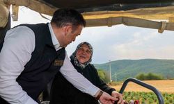 Vali Sözer İkizce’de Asfalt Çalışmalarını İnceledi: 76 Yaşındaki Fevziye Teyzeyle Samimi Buluşma