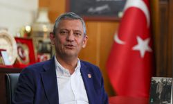 Özgür Özel CHP kürsüsüne veda etti: “Vakti gelmiş bir vedalaşmanın hüznünü taşıyarak çıktım”