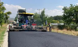 Afyon'da 10 köyü, 4 beldeyi birbirine bağlayan yol sıcak asfalt oluyor