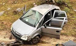 Manisa Kula'da feci kaza: Otomobil şarampole uçtu, 1 yaralı var!