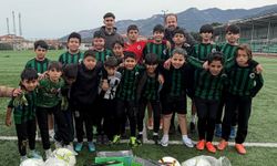 Buldan'da Anlamlı Destek: 3. Lig'deki Genç Futbolcu Yetiştiği Kulübünü Unutmadı