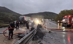 Afyon’da sürücü yanarak can verdi: Bariyere çarpan araç alev aldı!