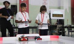 Bolu'da öğrenciler tasarladıkları mini robotlarla yarıştı: 68 takım kıyasıya mücadele etti