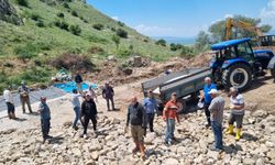Afyon Dinar'da imece kültürü yaşıyor: Köylüler el birliğiyle içme suyu hattını yeniledi