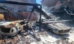 Domaniç'te Ev Yangını: 3 Ev Hasar Gördü, 2 Araç Kül Oldu