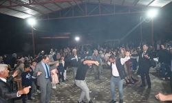 Çay Kaymakamı düğünde coştu: Piste çıkıp oynadı, davetlilerden alkış aldı