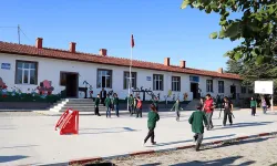 Afyon’un meşhur okullarında yönetici değişimi: 55 okulun müdürü değişti… 141 yöneticinin yeni değişti!