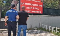 Afyon’da ruhsatsız silah taşımaktan cezası bulunan şahıs yakalandı
