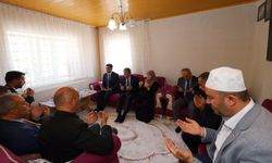 Vali Aktaş şehit annesi Döndü Çapan'ı ziyaret etti: Şehit Onur Çapan için dua edildi