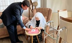 Nüfus Müdürlüğü’nden yaşlı kadına evde hizmet: Kimliği evinde yenilendi