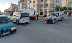 Afyon'da Motosiklet ile Otomobil Çarpıştı: Yaralı Var!