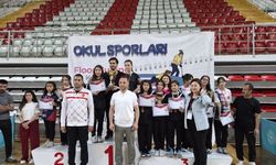Yunus Emre Ortaokulu'ndan Türkiye Üçüncülüğü: Floor Curling'de Büyük Başarı
