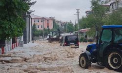 Afyon’da 30 dakikada her şey değişti: Bir anda bastırdı, yollar kapandı, kepçeler yola indi! İnanılmaz görüntü!