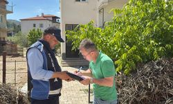 Afyon’da yarım metre dolu yağan yerde hasar tespit çalışması yapılıyor