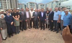 Veysel Eroğlu 60 dairelik konut projesinin temelini atıp müteahhitle pazarlık etti