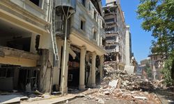 Afyon’un 33 yıllık simge oteli yıkılıyor: Cadde kapatıldı, kepçeler çalışmaya başladı! Yerine ne yapılacak?