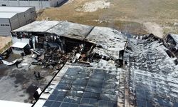 Afyon'da Sucuk Fabrikasında Çıkan Yangın Sonrası Enkaza Döndü