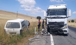 Afyon'da tır ile minibüs çarpıştı: 79 yaşındaki sürücü hayatını kaybetti!