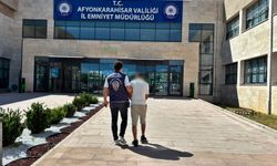 Afyon’da aranan dolandırıcı yakalandı