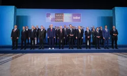Tarihi NATO Zirvesi'nde aile fotoğrafı çekildi: Cumhurbaşkanı Erdoğan'dan çarpıcı açıklamalar