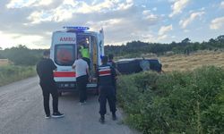 Bilecik'te Kamyonet Tarlaya Devrildi: 1 Yaralı