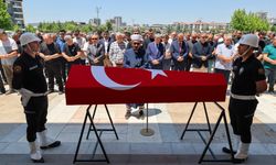 Emekli polis memuru ve fotoğraf sanatçısı Akın son yolculuğuna uğurlandı
