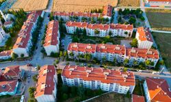 Afyon Bolvadin’de mahalle muhtarı kira fiyatına isyan etti: “30 yıllık binalara 13 bin TL isteniyor”