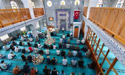 Afyon'da Jandarma Uzman Çavuş Hasan Samur ve ailesi için lokma dağıtıldı