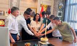 Süleyman Demirel Fen Lisesi'nden YKS'de büyük başarı: İlk bine giren 7 öğrenciye çeyrek altın hediye edildi