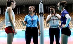 Afyonkarahisar'da Voleybol Hakemliğine Başlayan Pınar Elma, U17 Balkan Şampiyonası'nda Düdük Çaldı