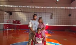 Afyon’da Genç Voleybolcuya Unutulmaz Doğum Günü