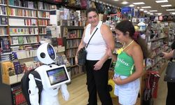 Edirne'de Okul Alışverişlerinde Robot Asistan Sürprizi: "Ada" Çocukların Yeni Gözdesi